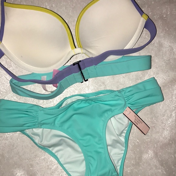 - 32B/XS SALE 🎉NWT VS PADDED HALTER BIKINI S… - Picture 7 of 11